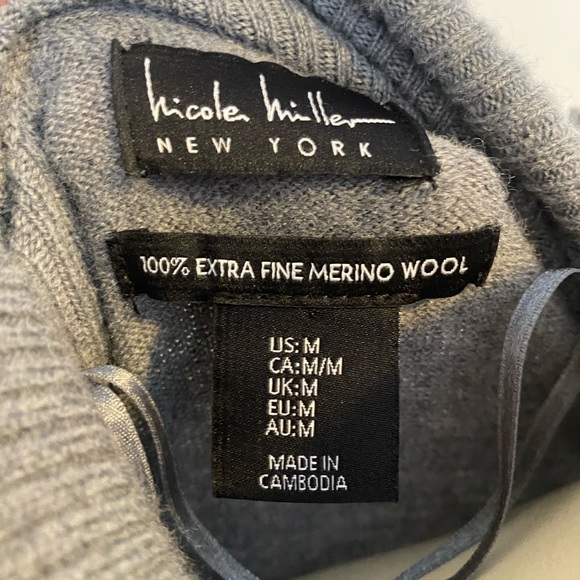 Nicole Miller 100% extra fine merino wool cowl neck sweater-size medium - Picture 2 of 4